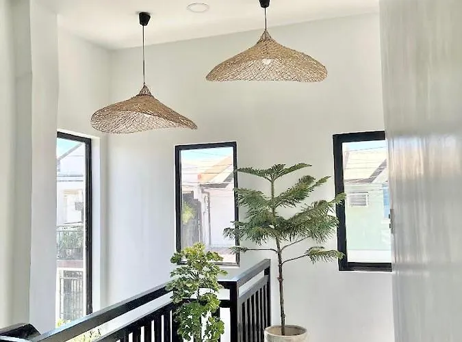 New Modern Near Airport & *