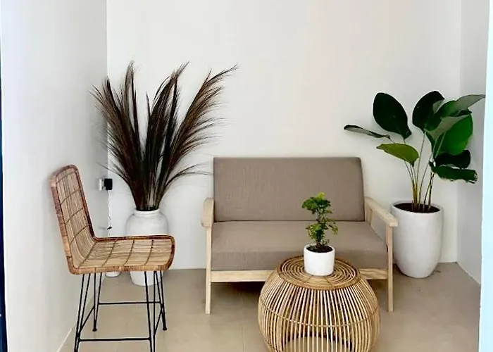 New Modern Near Airport &